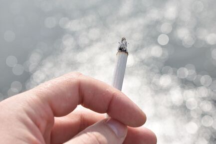 Fumar cigarros é altamente tóxico para o corpo humano